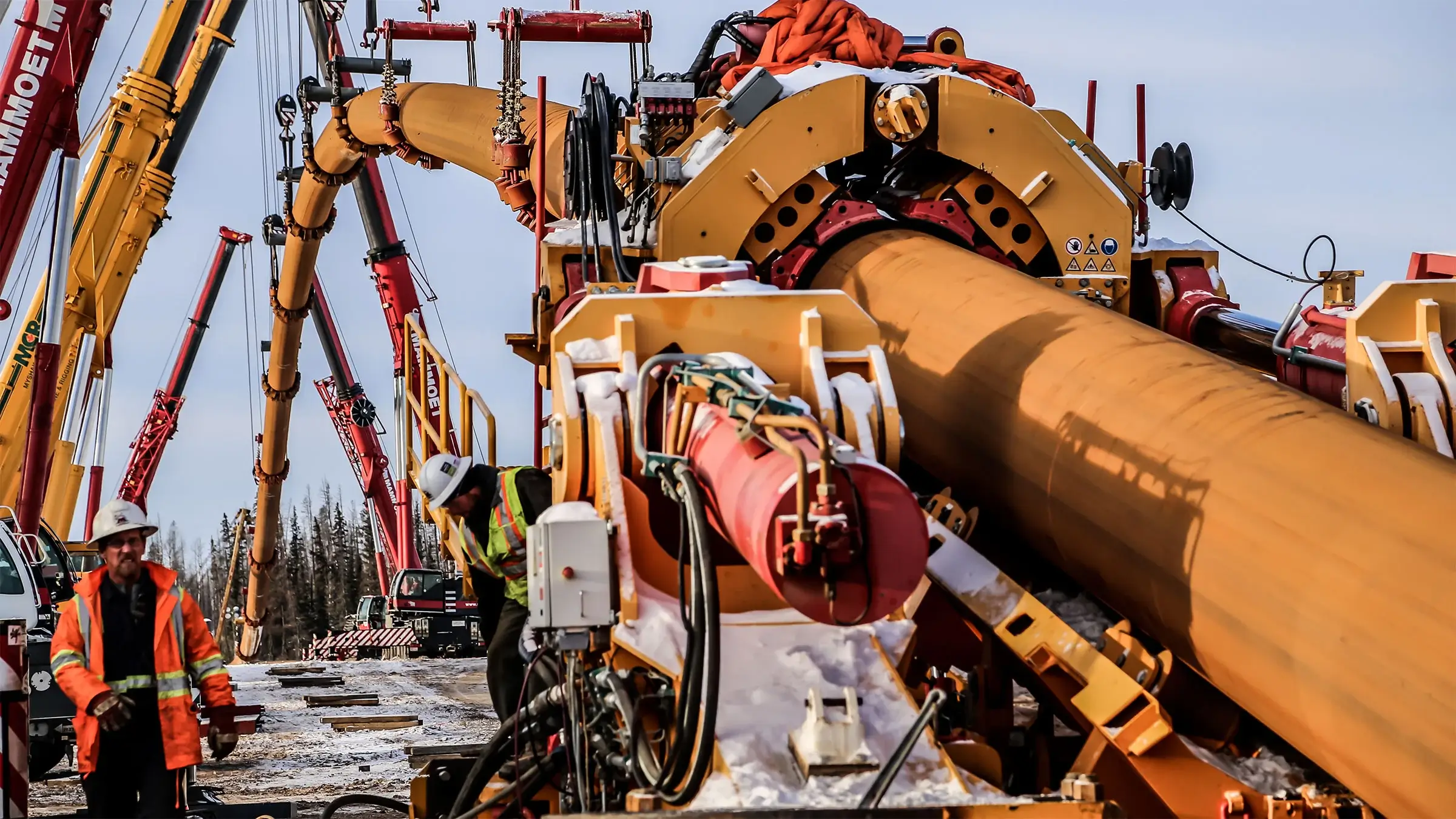 A pipe thruster is fitted around a pipe in case it is needed to assist with HDD pullback