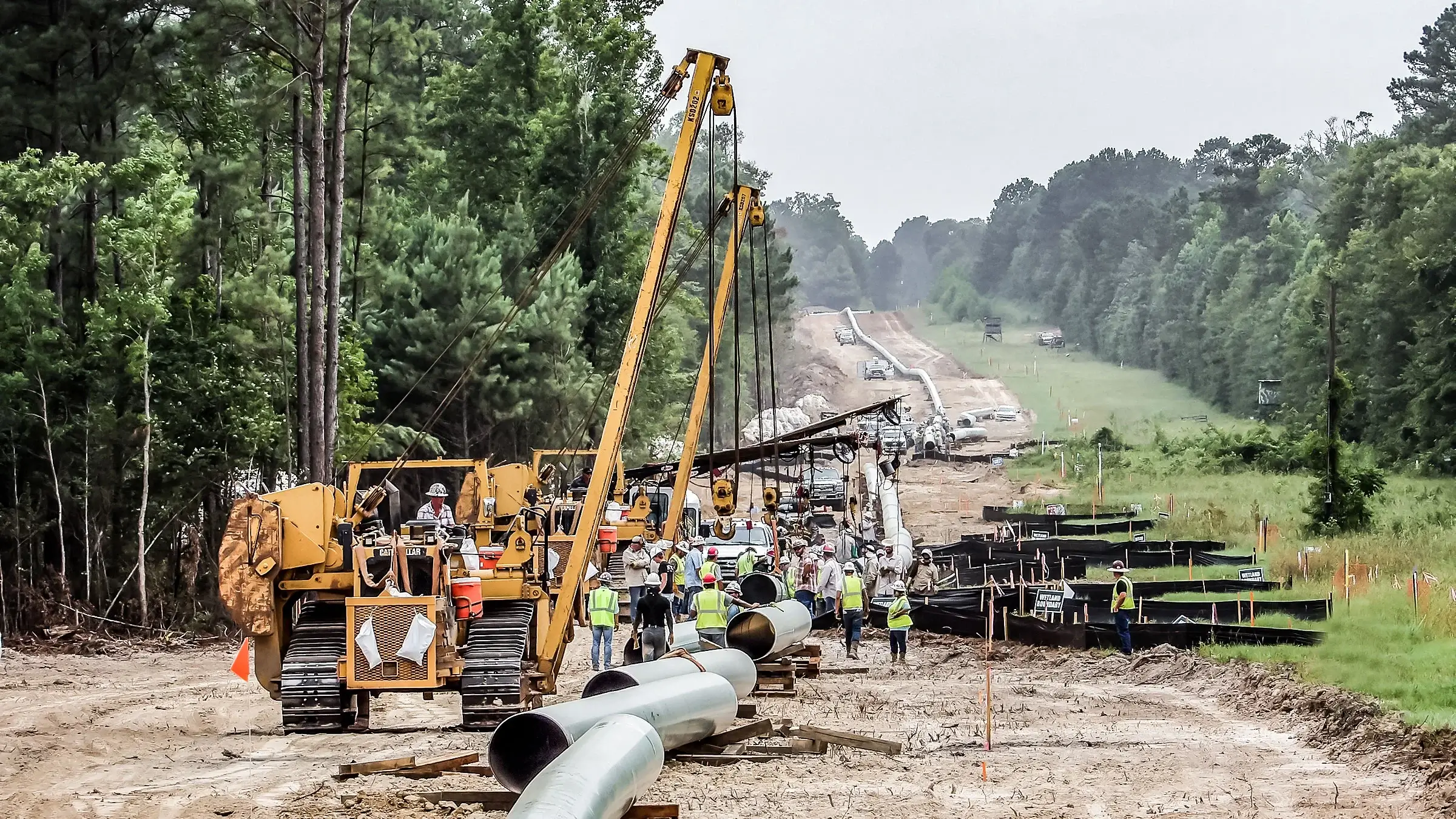 Crew builds pipeline in East Texas on a cloudy day.