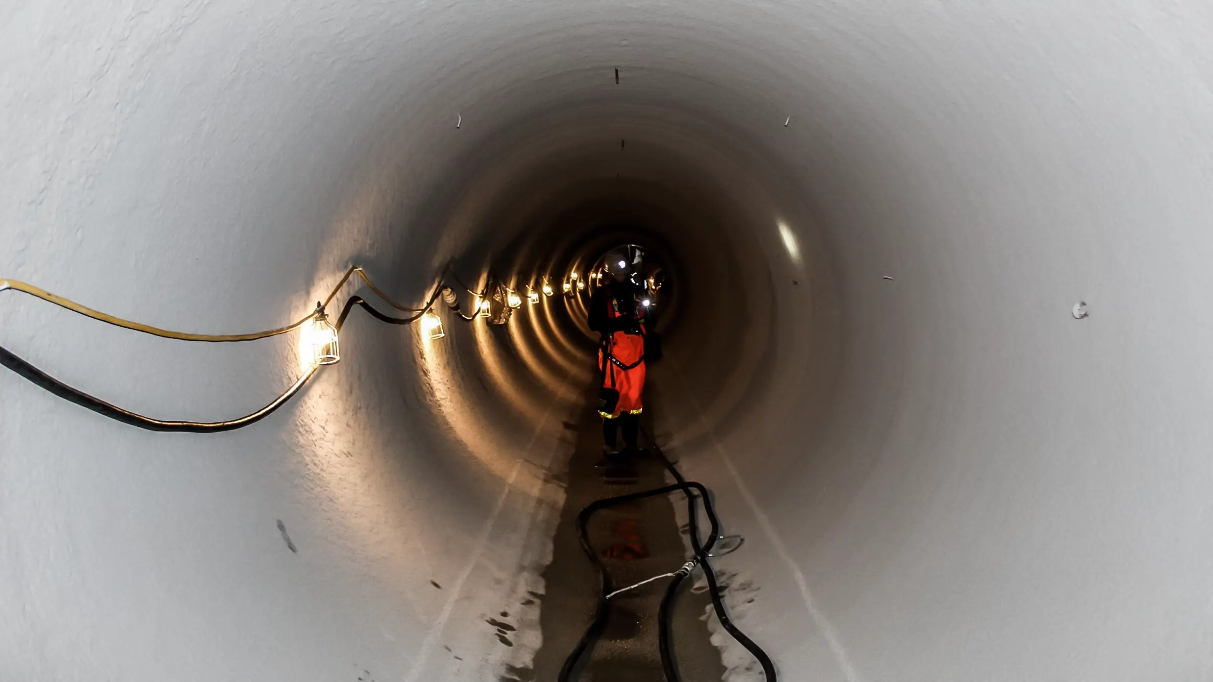 Michels Canada uses an SIPP mortar to rehabilitate a large pipe in Toronto